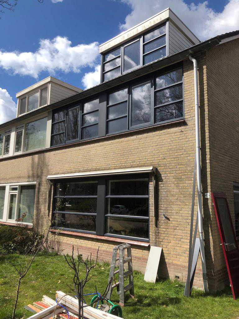 Volledige woning voorzien van nieuwe kozijnen en een nieuwe voordeur