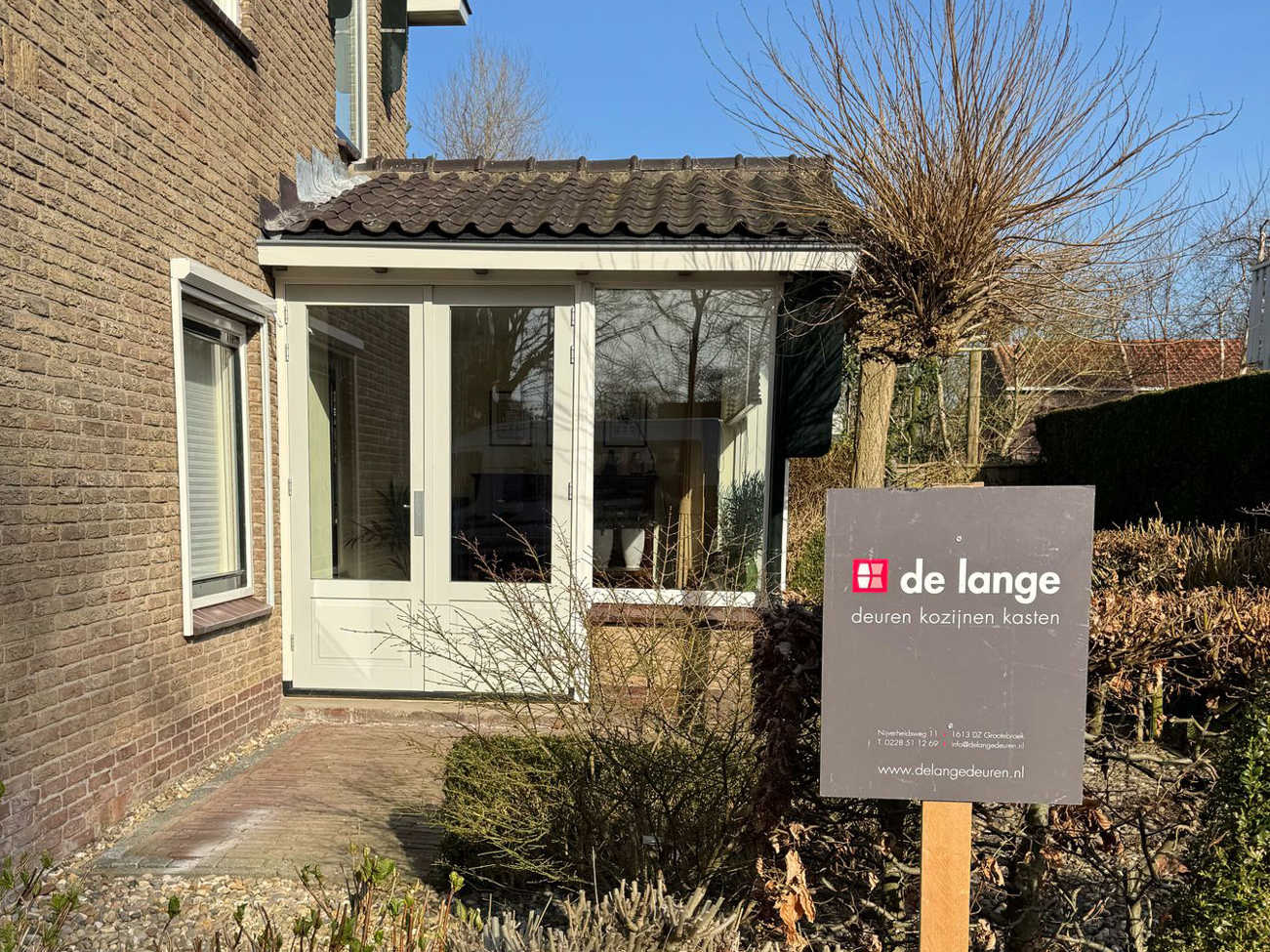 Nieuwe openslaande terrasdeuren geven woning frisse uitstraling