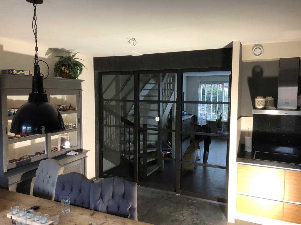 Scheidingswand van schuifdeuren in Enkhuizen