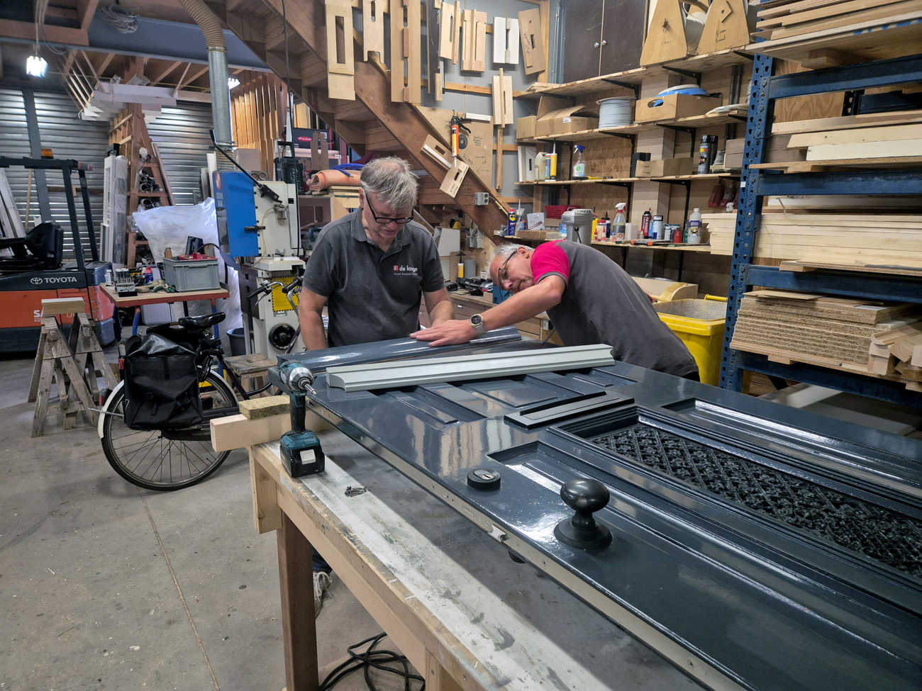 Een kijkje achter de schermen bij het opknappen van een voordeur