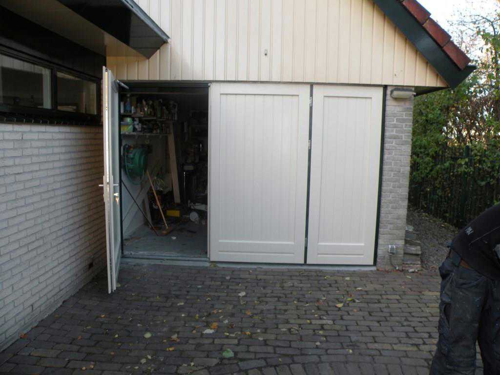 Garagedeur met loopdeur