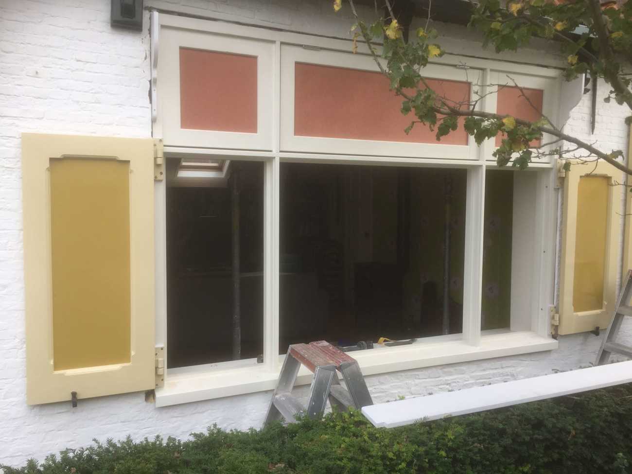 Nieuwe kozijnen in oudste huisje Lutjebroek